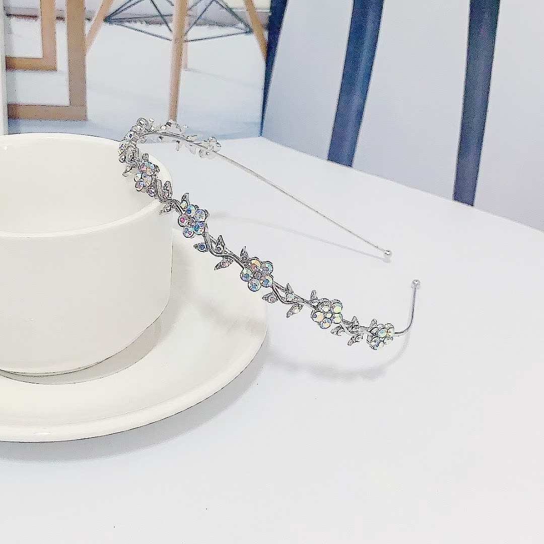 Bloemenhoofdband met strass-steentjes, haarversiering voor dames: Verzilverd