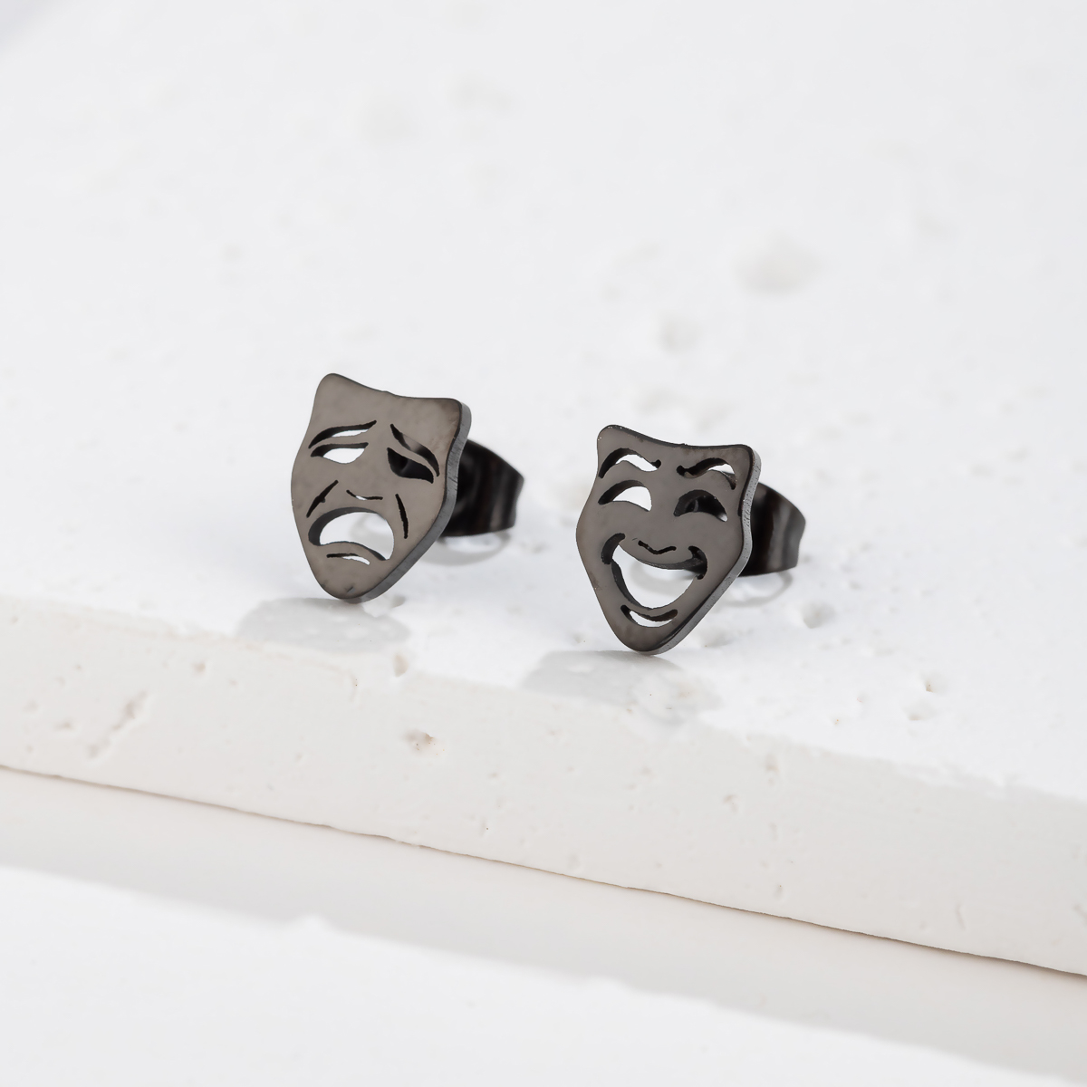 1 par de pendientes creativos y divertidos con máscara para hombres y mujeres, pendientes para parejas, de joyería para: Pistola negra plateada