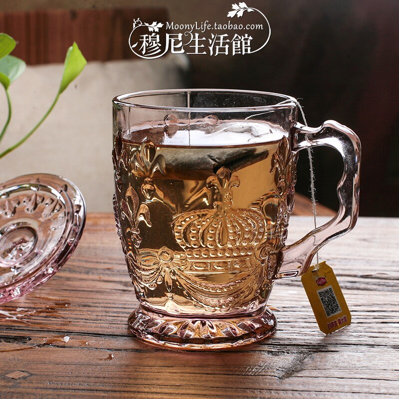 Präglat glas kopp bältesskydd glas hushåll blyfri kristall blomma te kopp kung hatt präglad glas lock mugg kopp