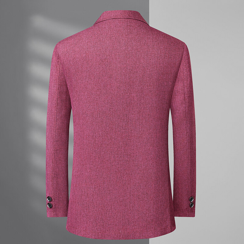 Un traje de protección solar para hombre moderno y con cuello de lino y dos botones, junto con una chaqueta protectora solar.