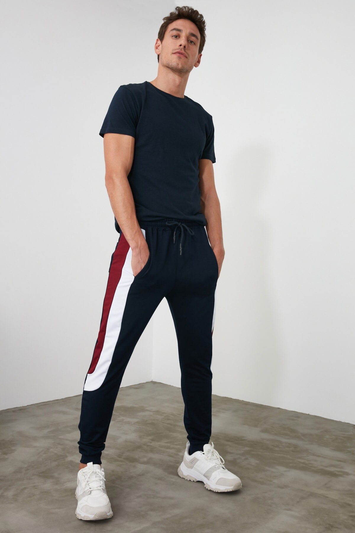 Trendyol Dus Panelled Mannen Joggingbroek TMNAW21EA0105