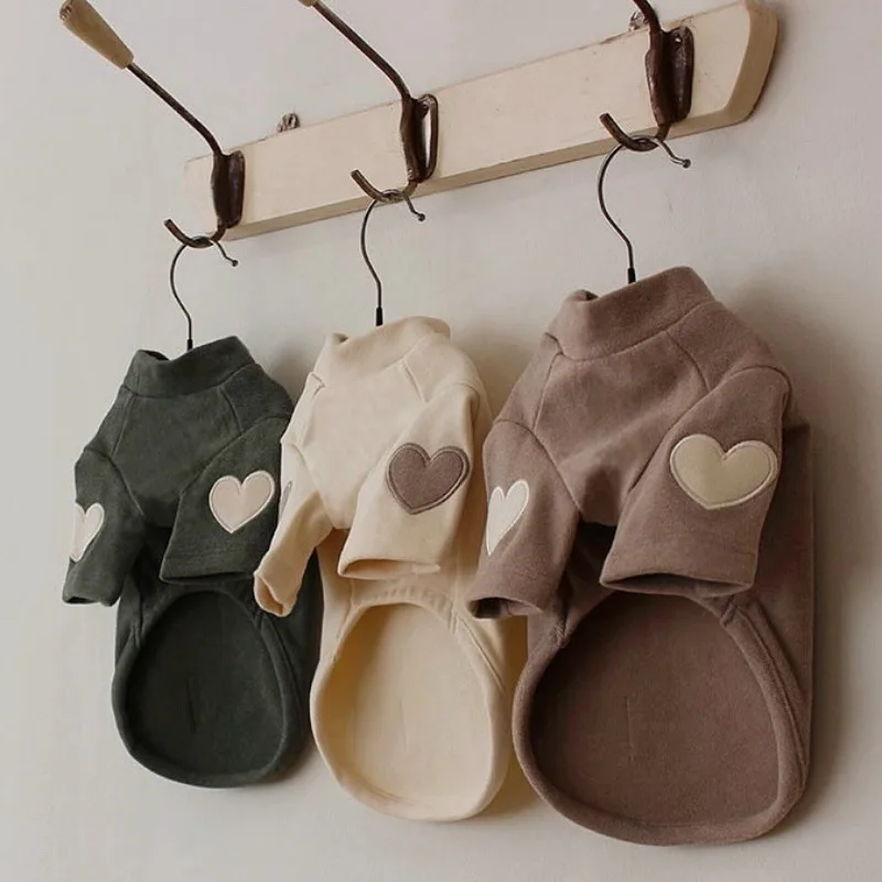 Jesienno-zimowa koszulka dla psa Cute Love Bear Teddy Yorkshire Hoodie Dog Cat Pet Love Ciepłe ubrania dla psów Designerskie ubrania dla psów