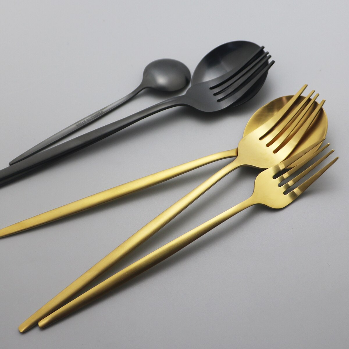 16 stk sort service bestiksæt kniv te middagsske gaffel guld rustfrit stål køkkenbestik servisesæt