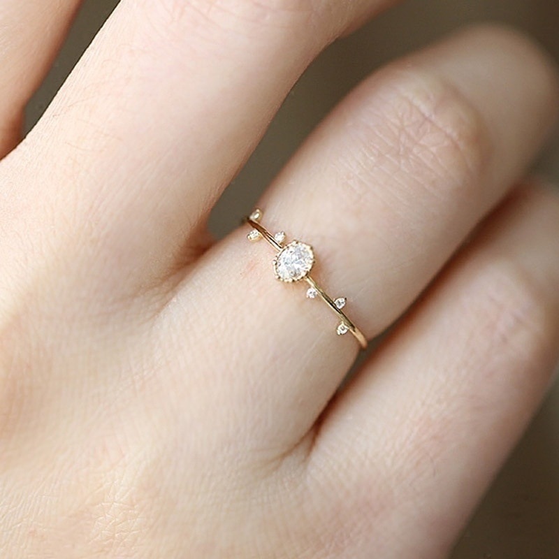 Minimalistisk kvinnlig oval kristallsten ring roséguld silverfärg tunn förlovningsring trendiga brudlöv vigselringar för kvinnor
