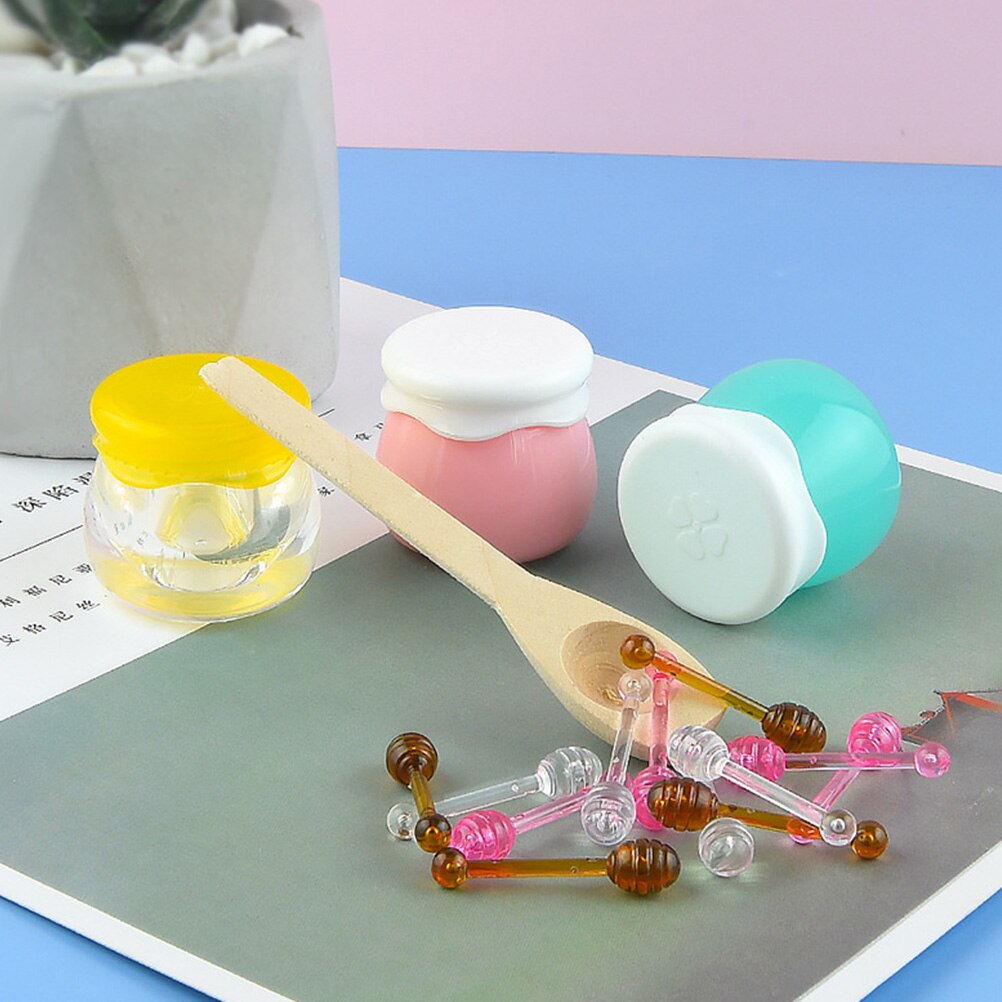 30pcs Portable Plastic Lip Applicators Lip Balm Sticks Applicators Lip Mask Spoons for Salon