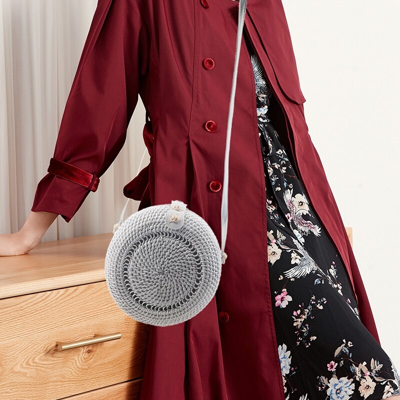 Hvid hul rattan taske bali boheme kvinder vintage strå strand håndtaske mini rund crossbody taske håndlavede skuldertasker