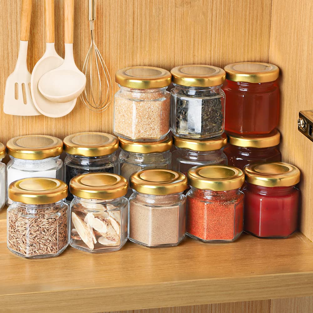 20 Stück 1,5 Unzen kleine Honiggläser aus Glas – Honiggläser aus Glas mit goldenen Deckeln, hölzernen Löchern, Bienenanhängern und Juten für Höhle St. Patrick's Tag
