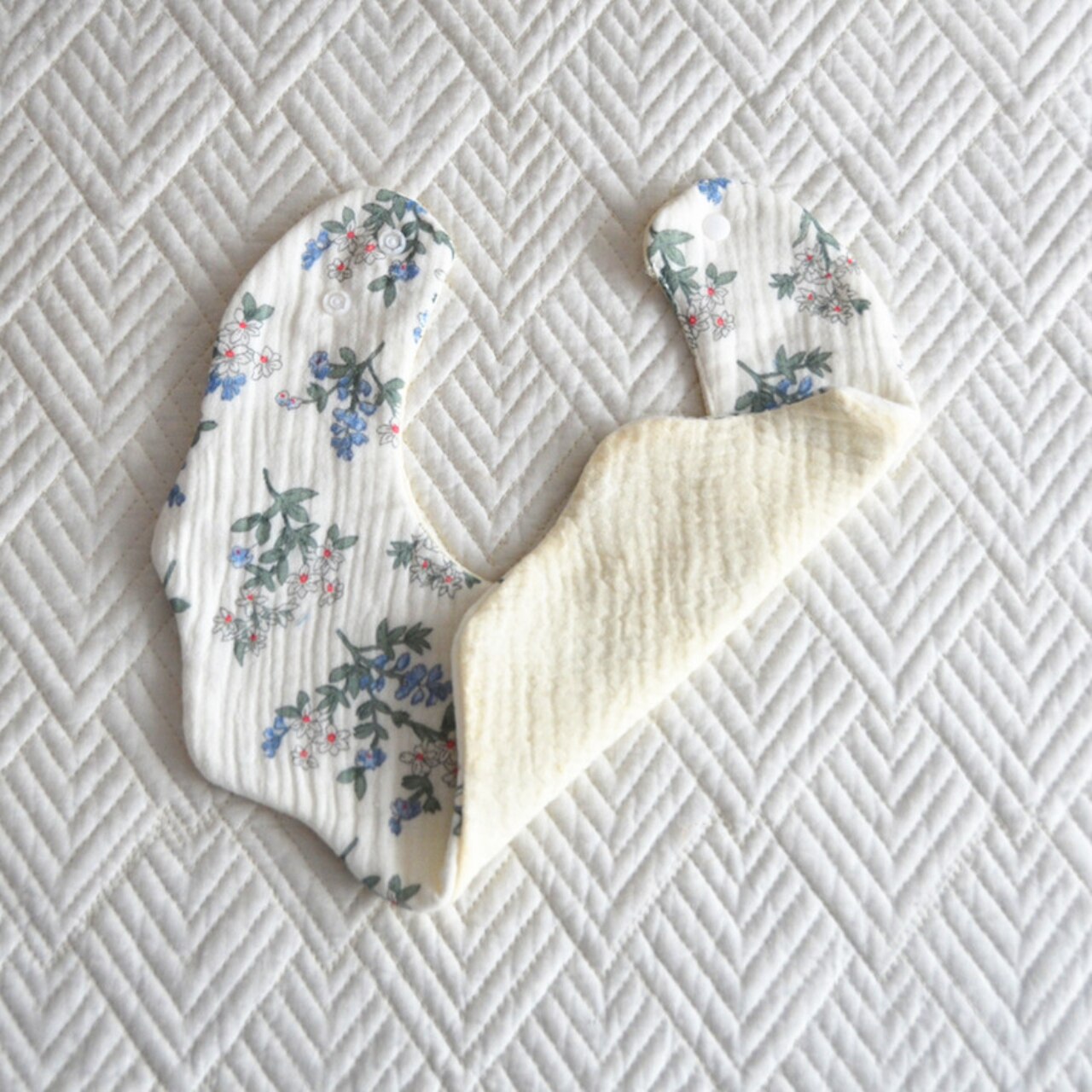 Bavaglini per neonati con rotazione a 360 gradi simpatico cartone animato neonato Bandana bavaglino fiore rutto stoffa morbido neonato ragazzo ragazze saliva asciugamano