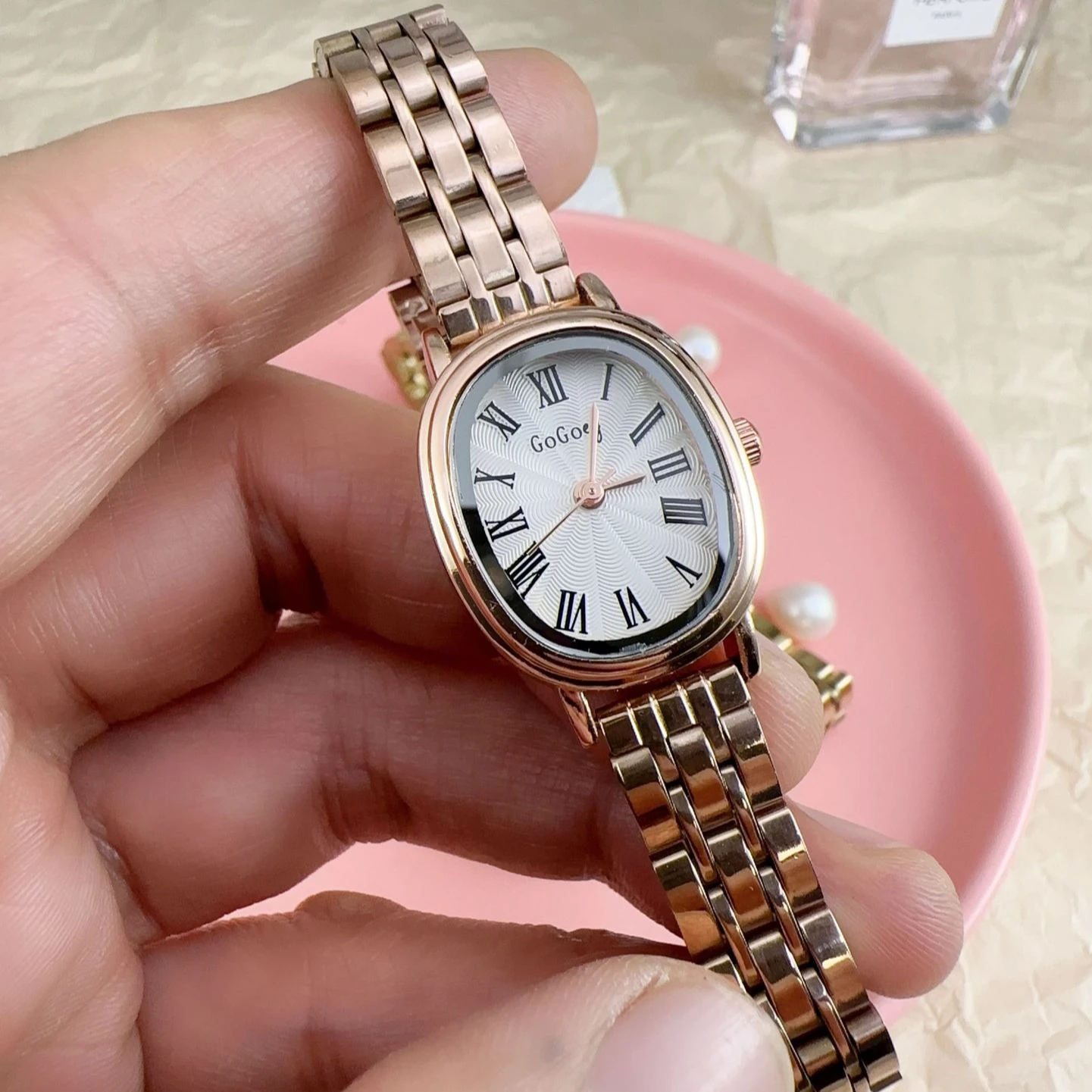 Versatile Oval Dial Women Quartz Watch Roman Scale Gold Steel Strap Wristwatch Reloj Mujer