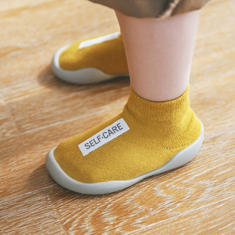 Calcetines antideslizantes informales para bebé, zapatos de suela de goma de Color sólido para primavera y otoño, calcetín de para niño pequeño