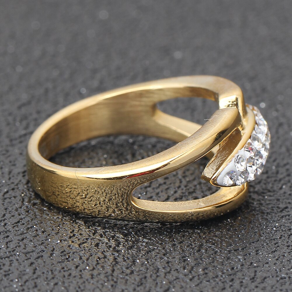 Anel de dedo de aço inoxidável de alta qualidade da cor do ouro com anel de noivado cristal jóias de casamento para as mulheres anel anel