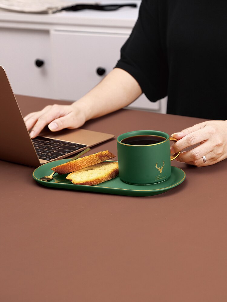 Lujosas tazas de café y platillos de cerámica con borde dorado, juego de cucharas con caja de , té, leche de soja, tazas de desayuno, plato de postre, taza de té