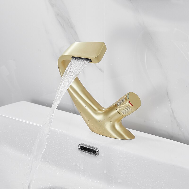 Massiv mässing köksblandare borstad svart badkran mässing enkelhållare enkelhåls handfat blandare vattenkranar, mattsvart