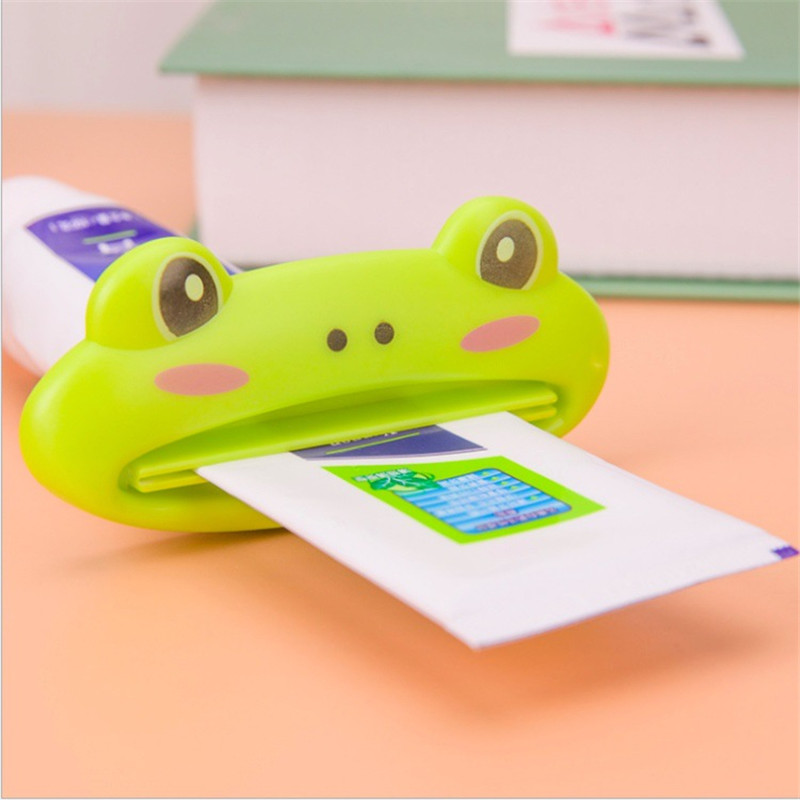 Tube Toothpaste Squeezer Roll Bathroom Gadget Rolling Plastic Multipurpose Cartoon Heart Shape Kitchen Supply: cartoon green