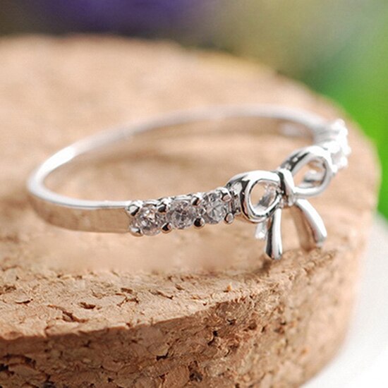 Delle Donne di modo Anello Semplice Classico Elegante di Strass Anelli di Fidanzamento Bowknot Da Sposa fascia Da Sposa Anello di Barretta Femme bijoux Aneis