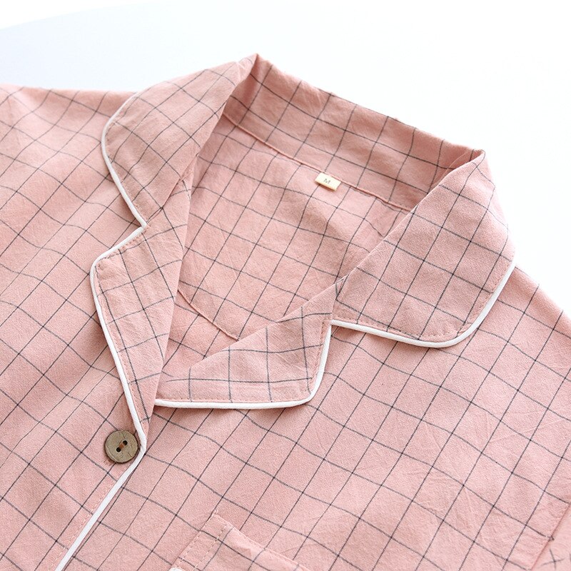 Novedad de verano, pijamas de dos piezas para parejas, pantalones cortos a cuadros de manga corta para hombres, 100% de gasa de algodón, conjunto sencillo de servicio doméstico para mujeres, ropa de dormir