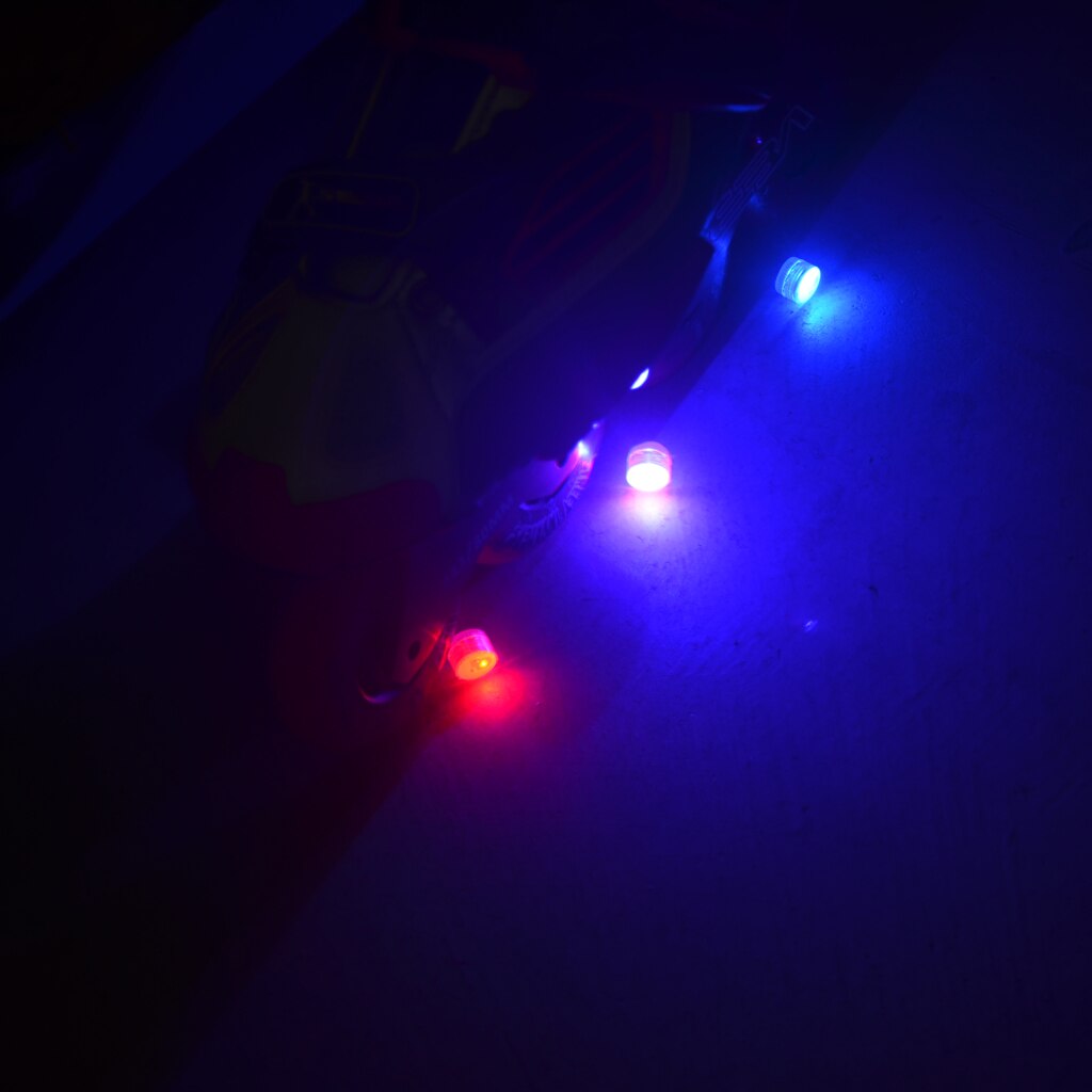Neue 4Stck Blinkende LED-leuchten für Rollschuh Skateboard Longboard Rolle
