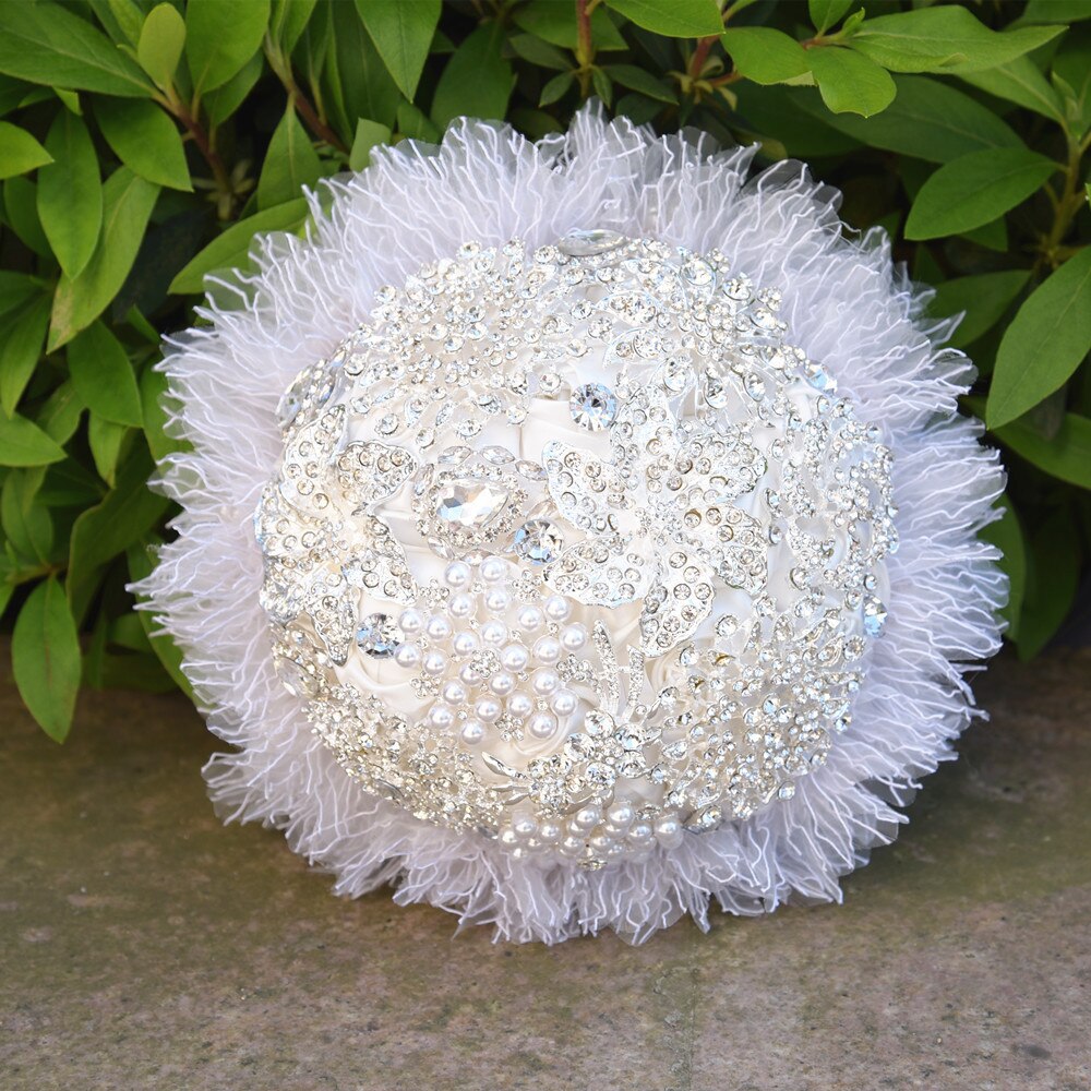 BRIDAL European Style White Lace Wedding Flowers Bridal Bouquets With Crystal Pearls Ramo Boda Bridesmaid Flower Bouquet