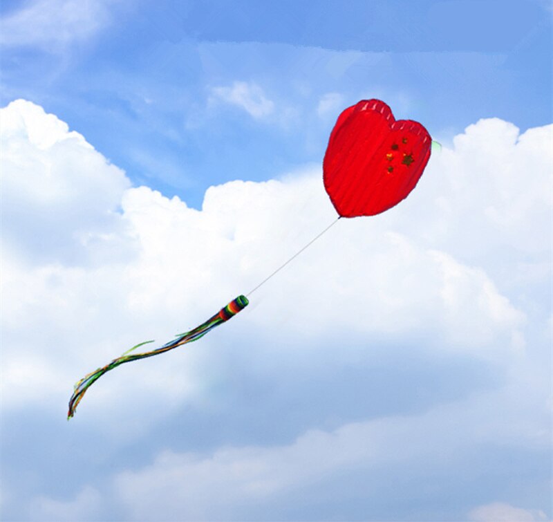 Inflable blando, cometa china de corazón rojo, globo de aire de dibujos animados, cometa para niños, cometa de cola larga de Color, juguetes deportivos de ocio para adultos al aire libre