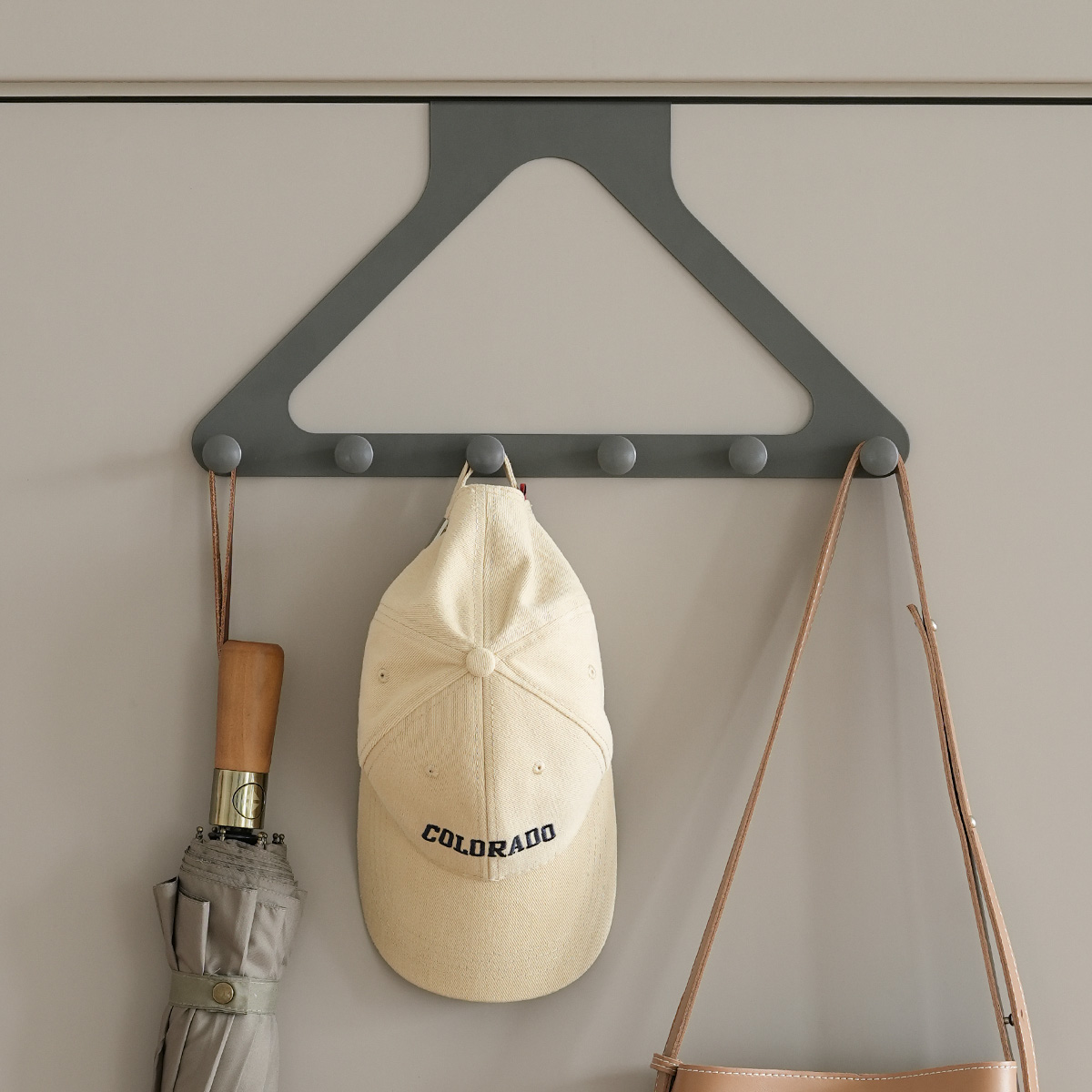 Gancho de puerta triangular montado en la pared, sin perforaciones, colgador sin rastro para abrigos, sombreros, bolsos y más.