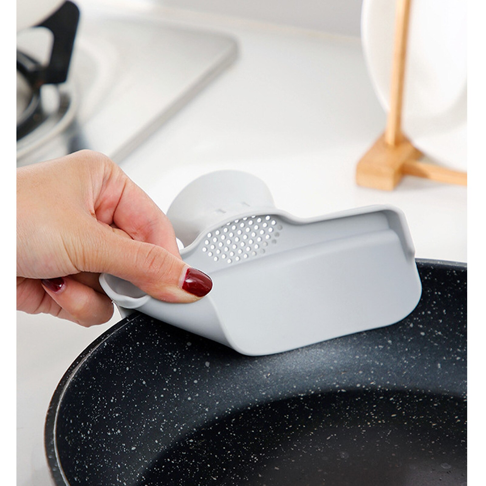 Round Pot Silicone Soup Guide Nozzle Square Splash Scald Prevention Portable Discharge Spout Easy Clean Tomato Bisque Soup