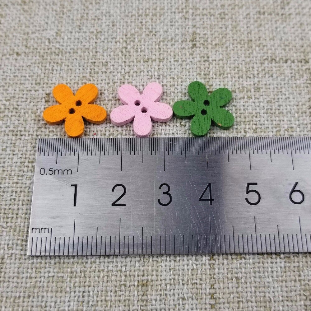 Veelkleurige 100 stuks 14 x 15mm 2 gaten gemengde bloemen houten decoratieve knopen geschikt voor naaien scrapbooking knutselen