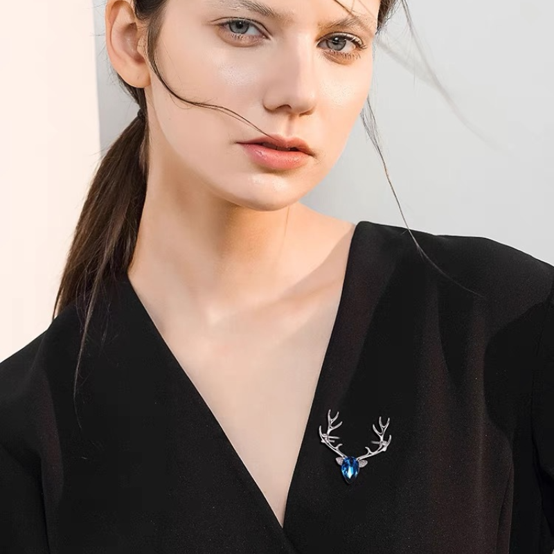 High-End Kerst Herten Dier Broche Crystal Rhinestone Reversspeldjes Luxulry Sieraden Pak Trui Broches Voor Vrouwen Accessoires