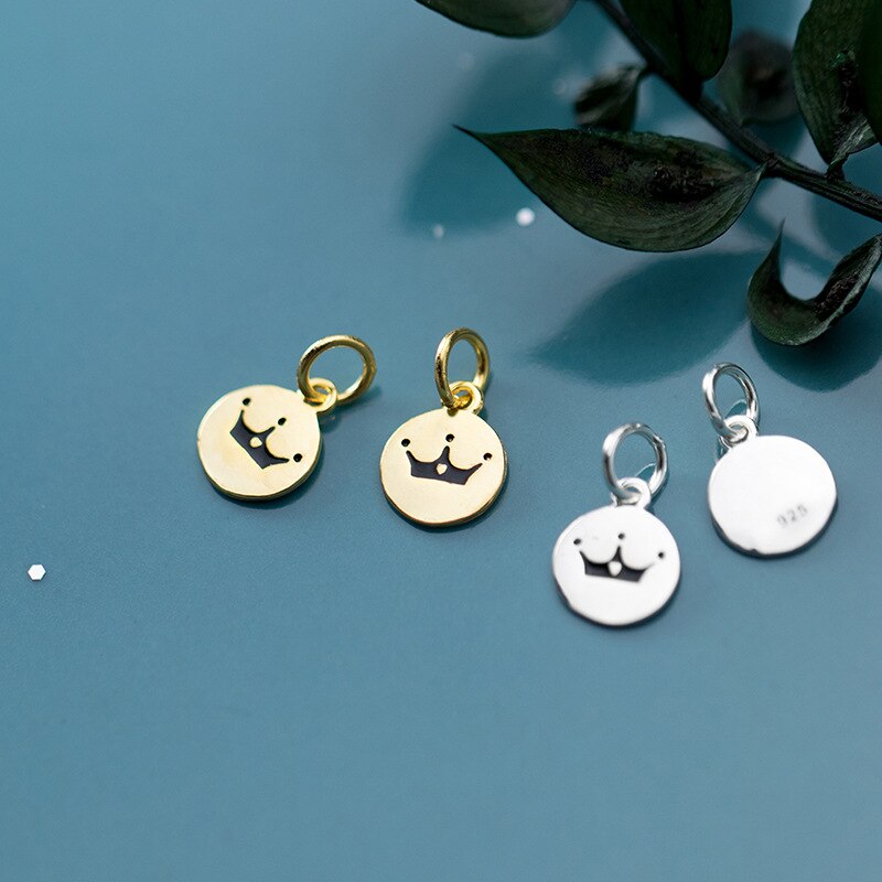Colgante de corona de tarjeta redonda para mujer, colgante de medallón pequeño de Plata de Ley 925, joyería artesanal para mujer, proveedor de accesorios