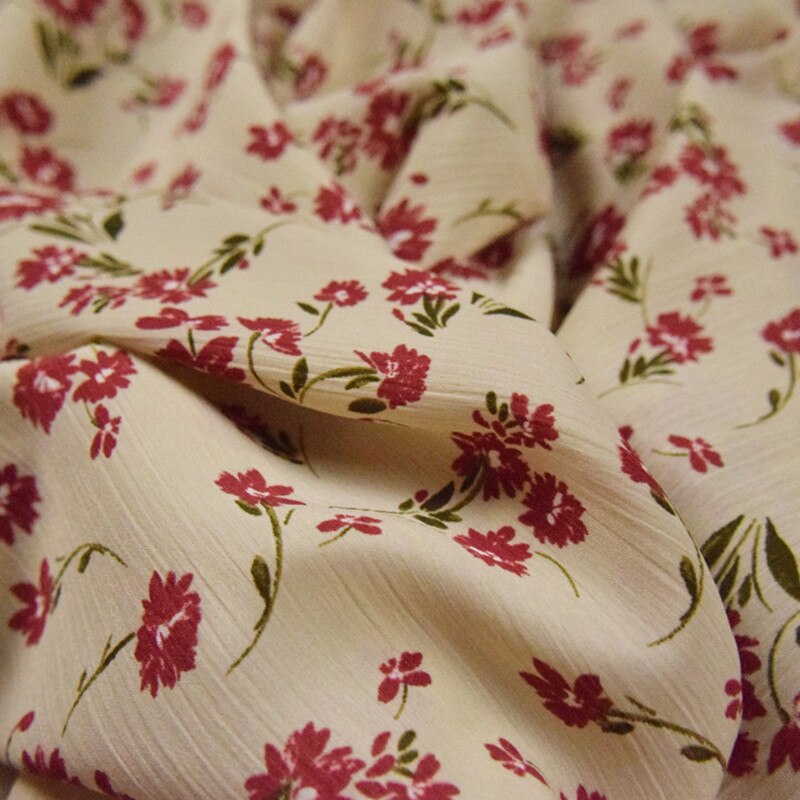 Tela de gasa con flores rojas para vestido, Material de costura para ropa de mujer, color Beige, medio metro, T1413