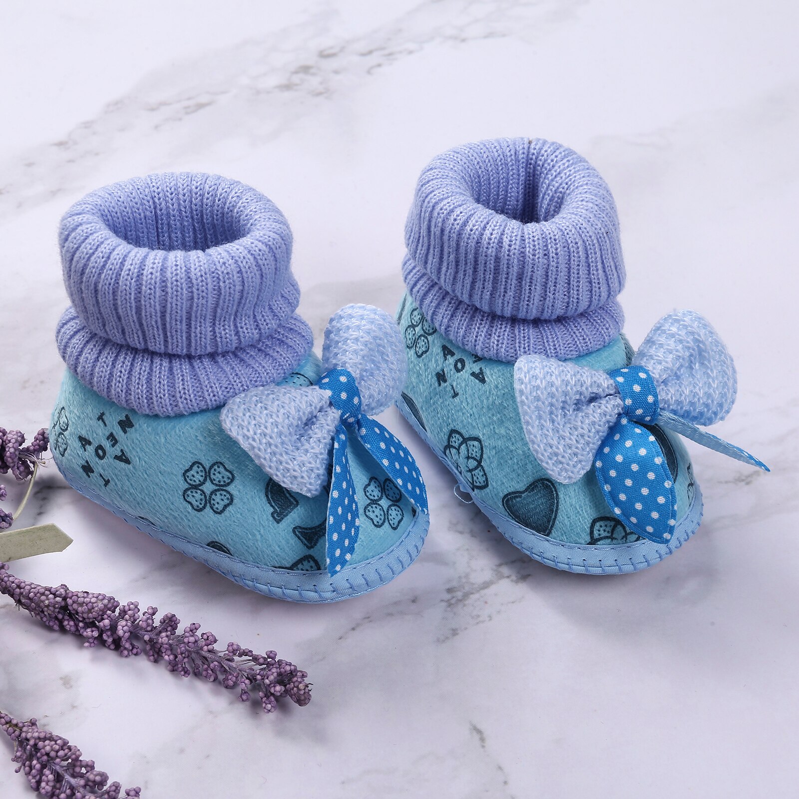 Del bambino A Piedi Pattini di bambino Del bambino della Peluche Antiscivolo Stivali per I Bambini Del Merletto su Arco per Bambini Suola Calzini E Calzettoni