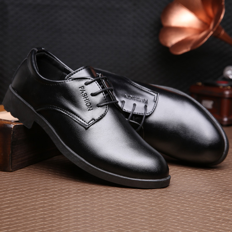 Miesten pienet kengät, puvun kengät, vapaa-ajan kengät, englanti, mustat, pehmeät ja teräväkärkiset kengät, miesten kengät, muodolliset kengät, miesten