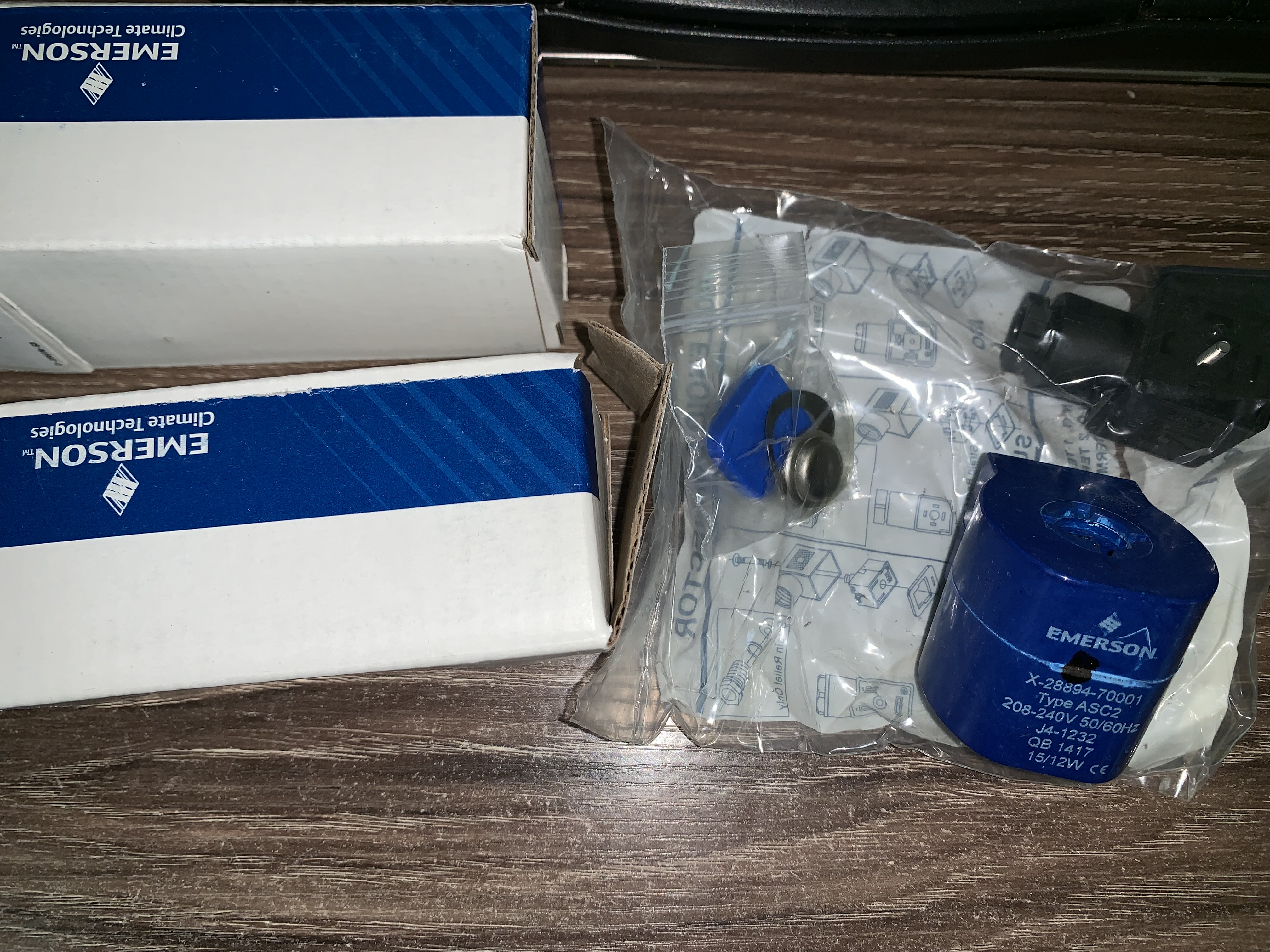 X-28894-70001 Type ASC2 208/240V EMERSON solenoid valve coil