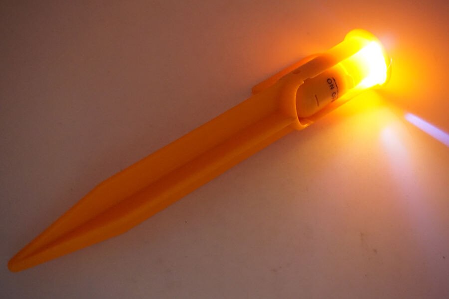 5Stck KUNSTSTOFF Camping & MARKISE ZELT Sand HERINGE Einsätze WANDERN Mit LED Licht