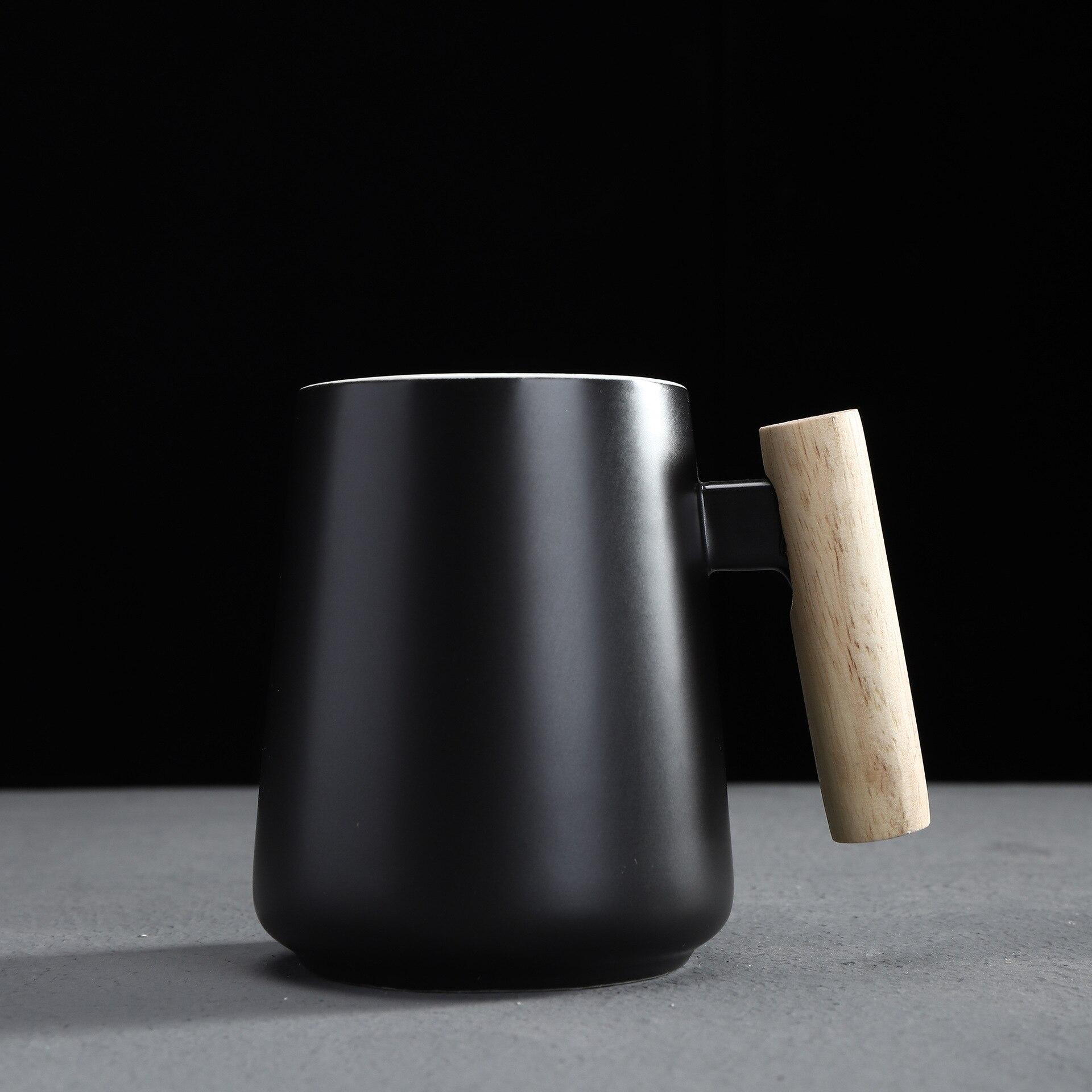 Creatieve Keramische Mok Houten Handvat Koffie Tumbler Cups Tazas De Ceramica Creativas Geurende Thee Melk Sap Cafe Tuimelaars Mokken: Black cup