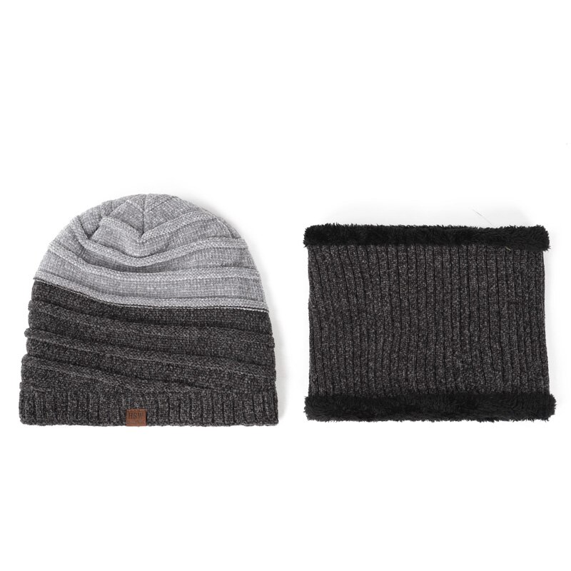 Knitted hat and scarf: Gray