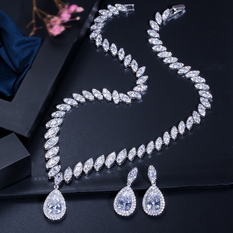 Pera CZ di Lusso Damigella D&#39;onore Accessori Cubic Zirconia Pietra Grande Da Sposa Da Sposa Pera Cut Caduta Set di Gioielli Per Le Donne J048