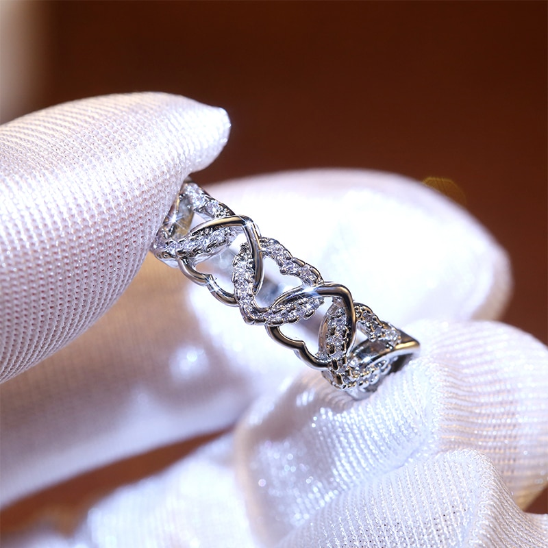 Huitan dobbelt række kors hjerter delikat kvindelig ring cz sten hjerte romantisk bryllup kvinder ringe smykker forlovelsesfest