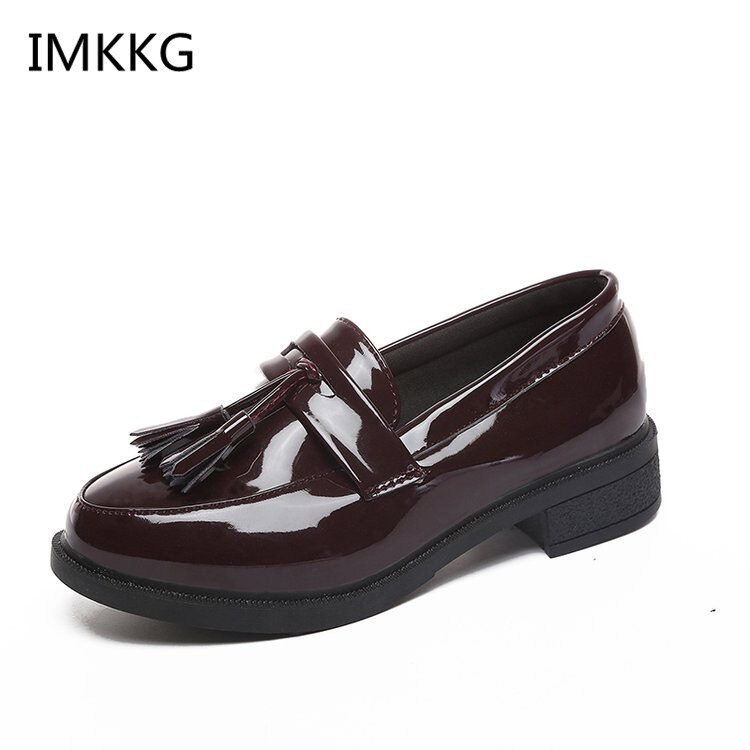 Ronde neus britse stijl damesschoenen vintage franje lakleren dames loafers dikke hakken platte schoenen  a827
