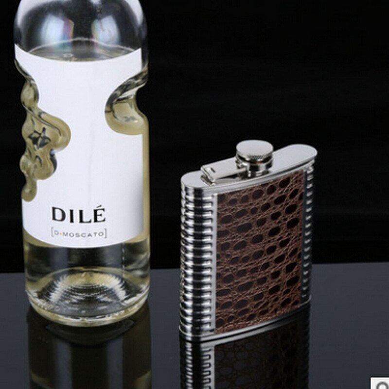 Hip Flask Wine Bottle 6-9OZ Stainless Steel Liquor Whiskey Alcohol Flask Cap Pocket Wine Bottle Liquor Screw Cap: Stripes 6oz