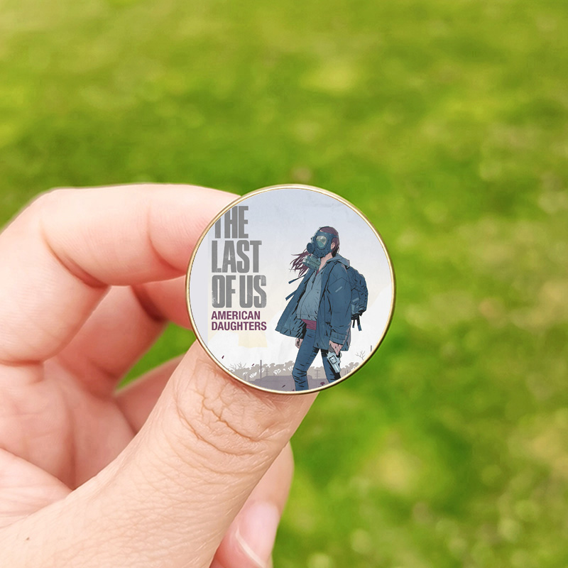 Viimeinen  us 2 rintaneulasta ellie-hahmo siivet raketti avaruusalus rintaneulat miehille naisille fanit cosplay reppu lasiset rintaneulat: Smaragdin vihreä / Vaaleankeltainen väri