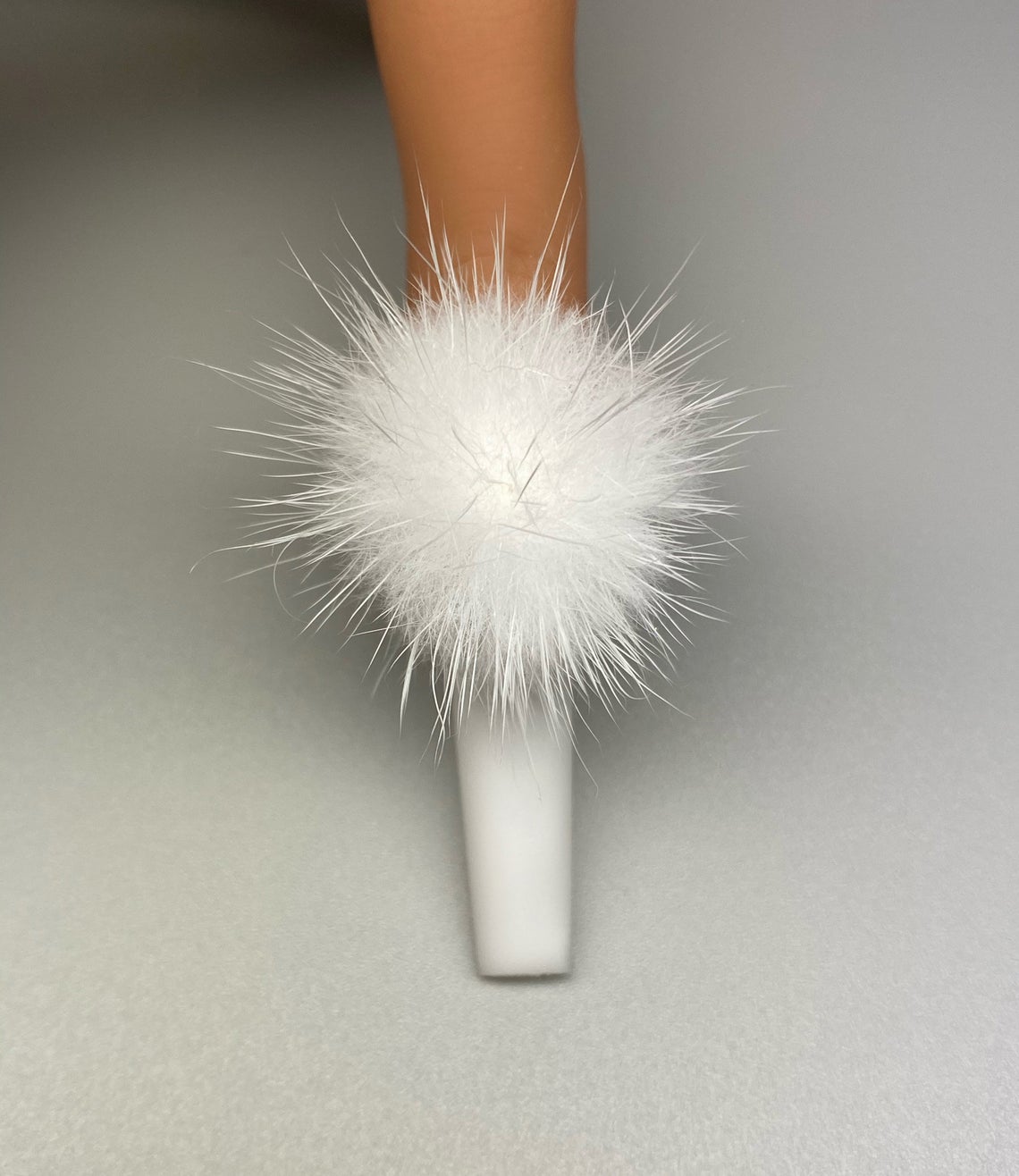 Pompon magnétique 5 pièces, breloques à ongles, boule en peluche, décoration Nail Art, accessoires d&#39;ongles détachables et réutilisables, Kit d&#39;ongles en fourrure Kawaii: White
