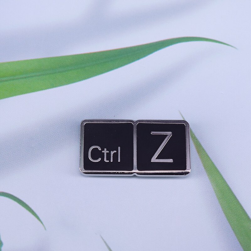 Eu desejo ctrl z trabalhou na vida real pino do teclado do computador do esmalte