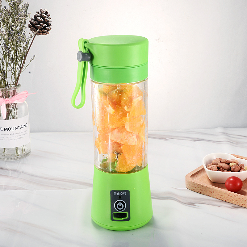 Bärbar mixer, personlig mixer med usb-laddningsbar funktion, minimixer för shakes och smoothies, stark skärkraft med 6 blad: Svart