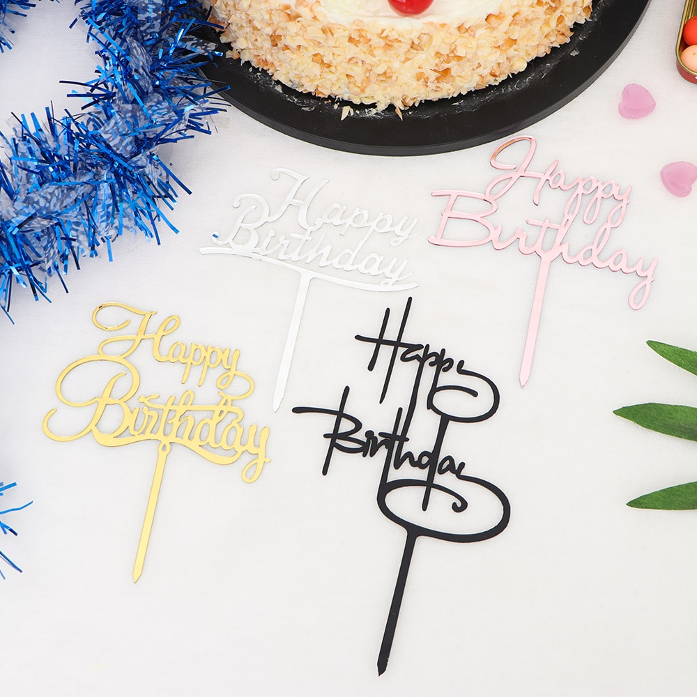 Happy birthday taarttopper van acryl met letters, goud en zilver, decoratie voor een jongensverjaardagsfeestje of bruiloft.