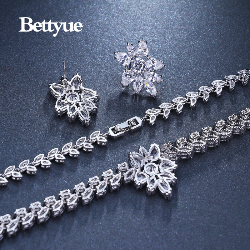 Bettyue Eleganz AAA Cubic Zirkon Weiß Gold Blume Form Schmuck Sets Für Frau Gothic Stil Hochzeit Partei