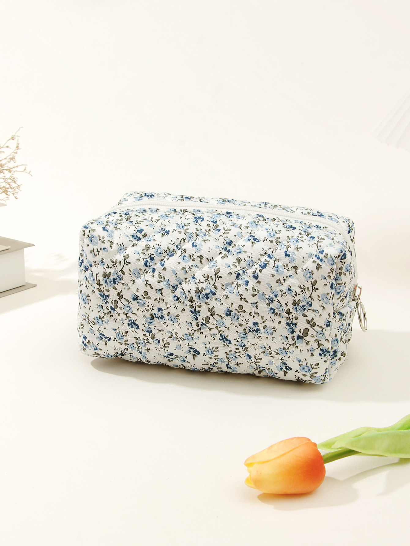 Quilted Makeup Bag Floral Cosmetic Bag Aesthetic Cute Travel Toiletry Bag Organizer cotton Makeup Brushes Storage Bag: Blue