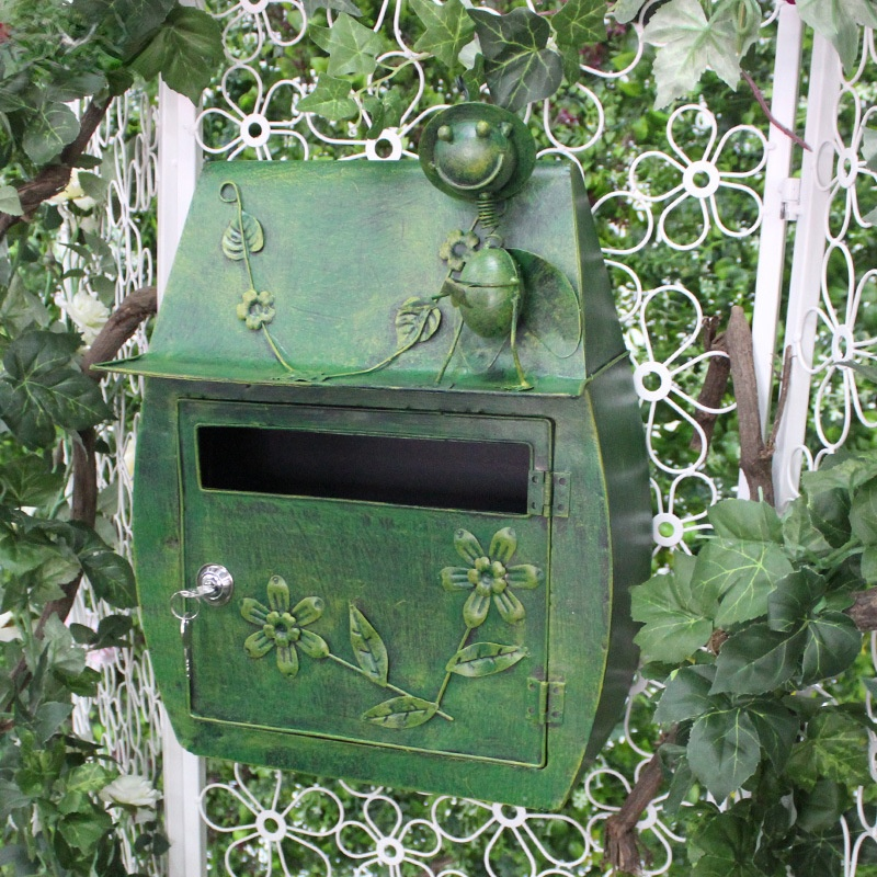 Wrought Iron Wall-mounted Mailbox Idyllic Retro with Lock Waterproof Outdoor Mailbox Weeding Shooting Props Decoration Ornaments