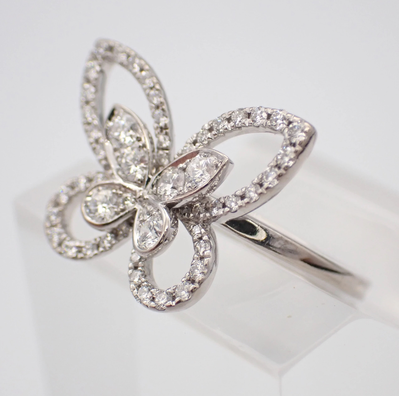 Pierścionek Fantom motyl dla kobiet, lekki luksus, proste i ekskluzywne wrażenia oraz uniwersalne pierścionki dla par - prezent urodzinowy