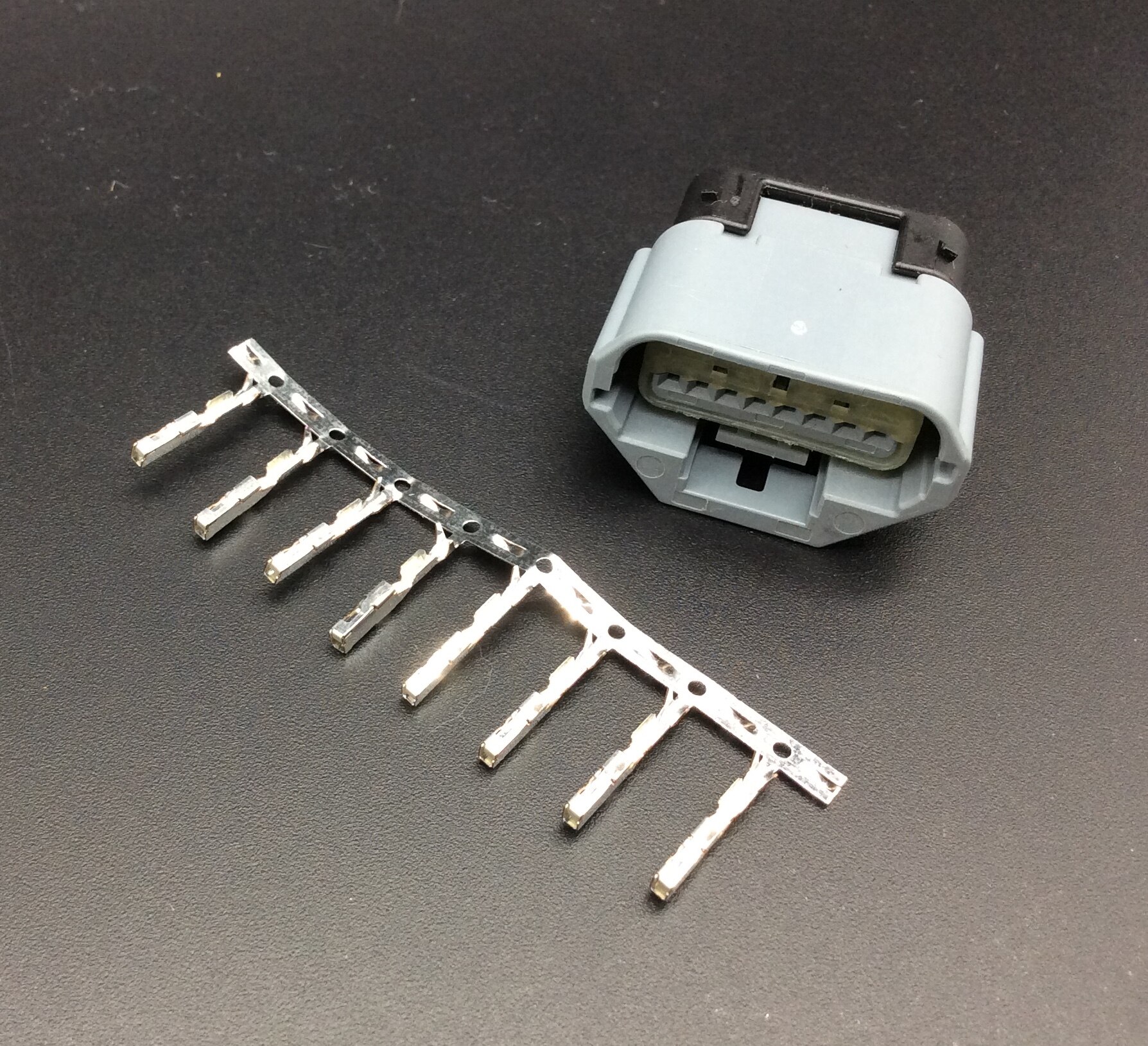 for Ford Mondeo blind spot detection module plug connector terminal 8PIN original housing module connector