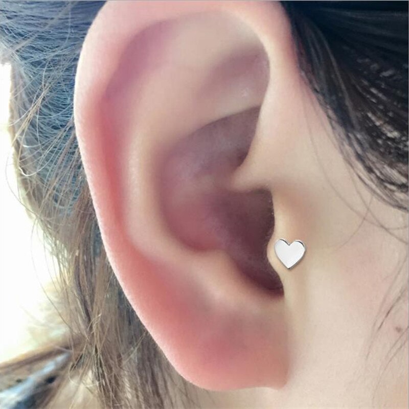 2 stks/set Mode Piercing Tragus Oorbellen Kraakbeen Helix Hart Vorm Oorstekers Lichtmetalen Piercing Sieraden voor Vrouwen